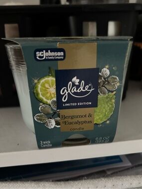 Glade Limited Edition Bergamot & Eucalyptus  - Green